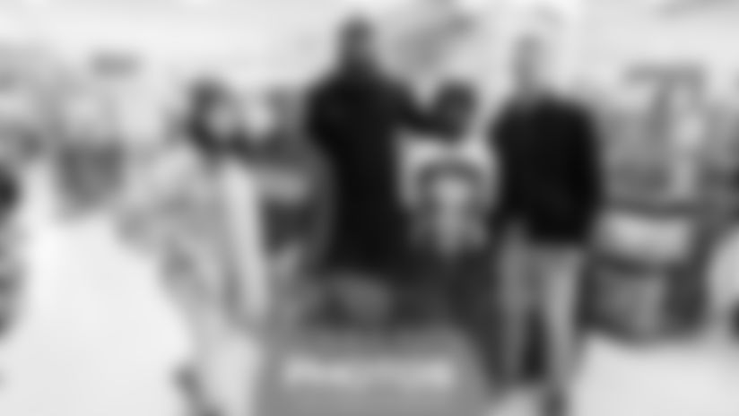 Jeffery Simmons hosted a Christmas shopping spree at Academy for littles from Big Brothers Big Sisters.